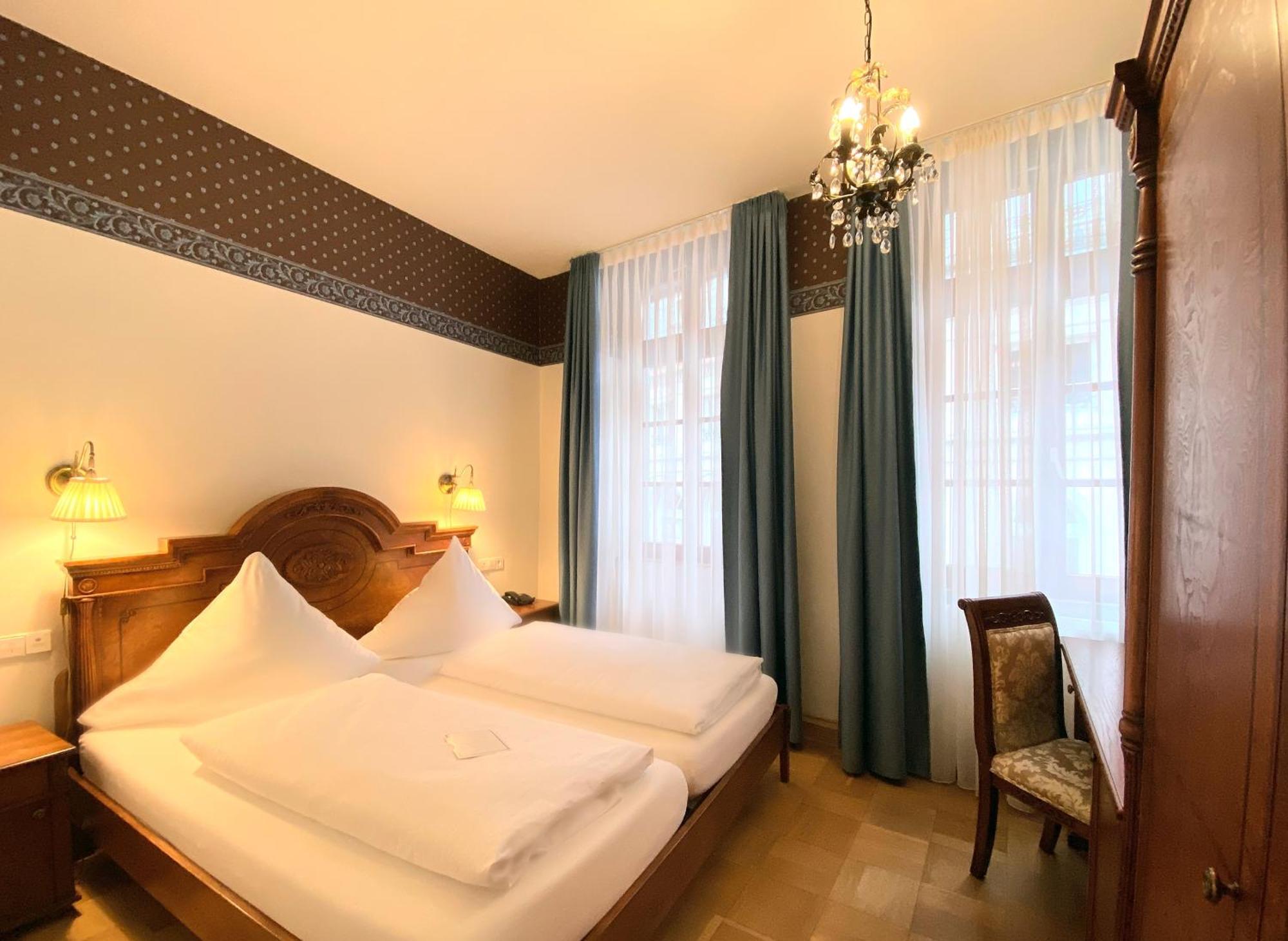 Hotel Rathausgloeckel Baden-Baden Szoba fotó